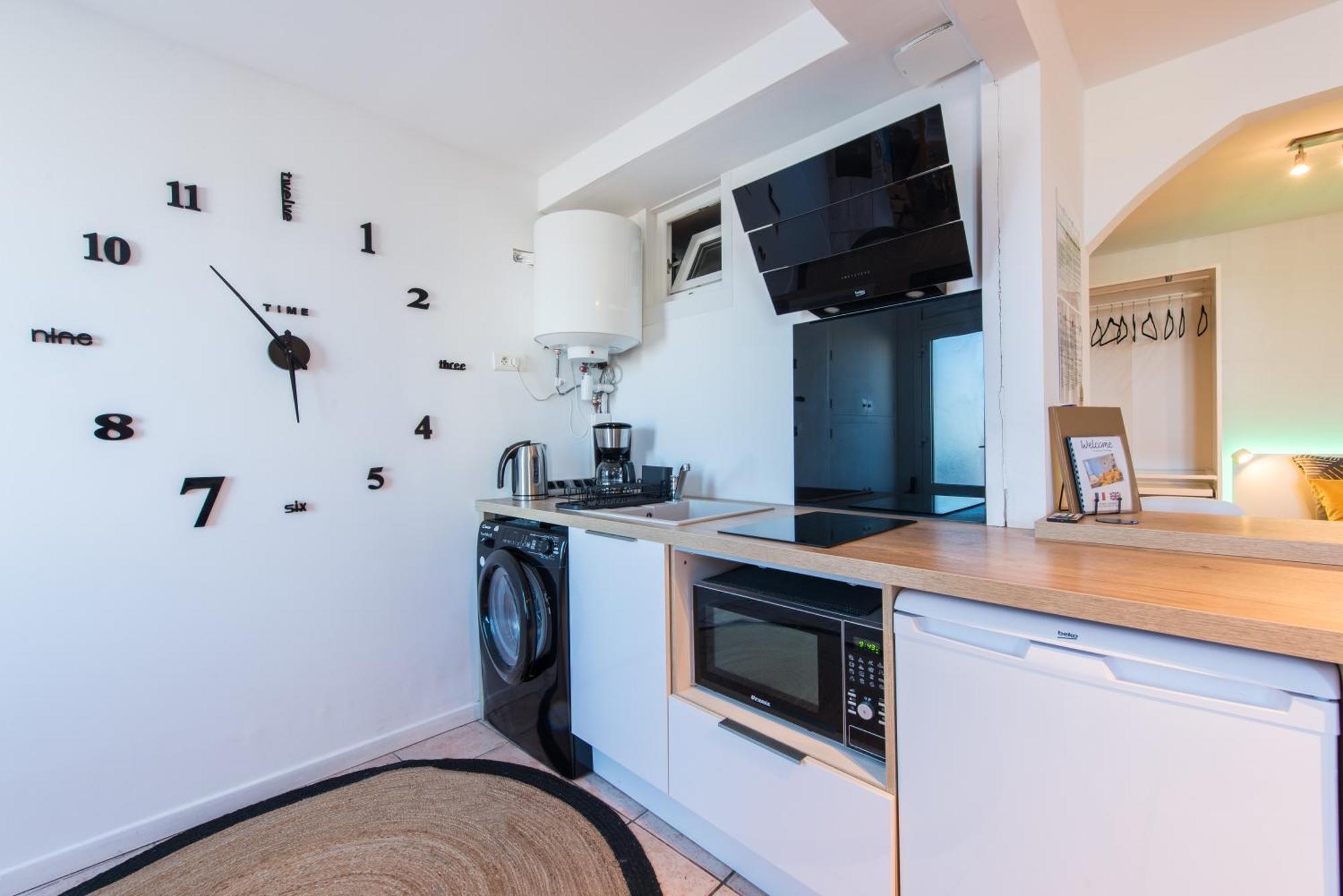 Beautiful Renovated Studio With View- Old Hyères Exteriör bild