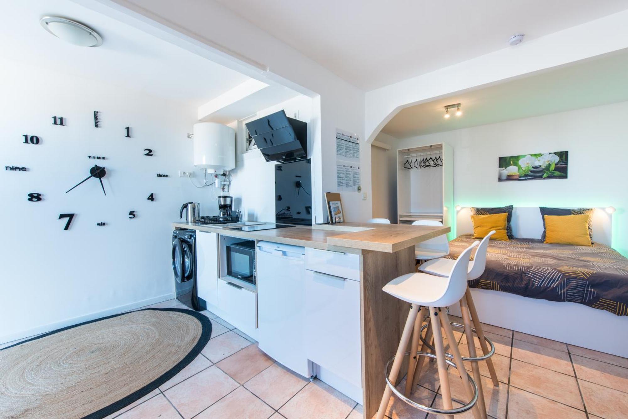 Beautiful Renovated Studio With View- Old Hyères Exteriör bild