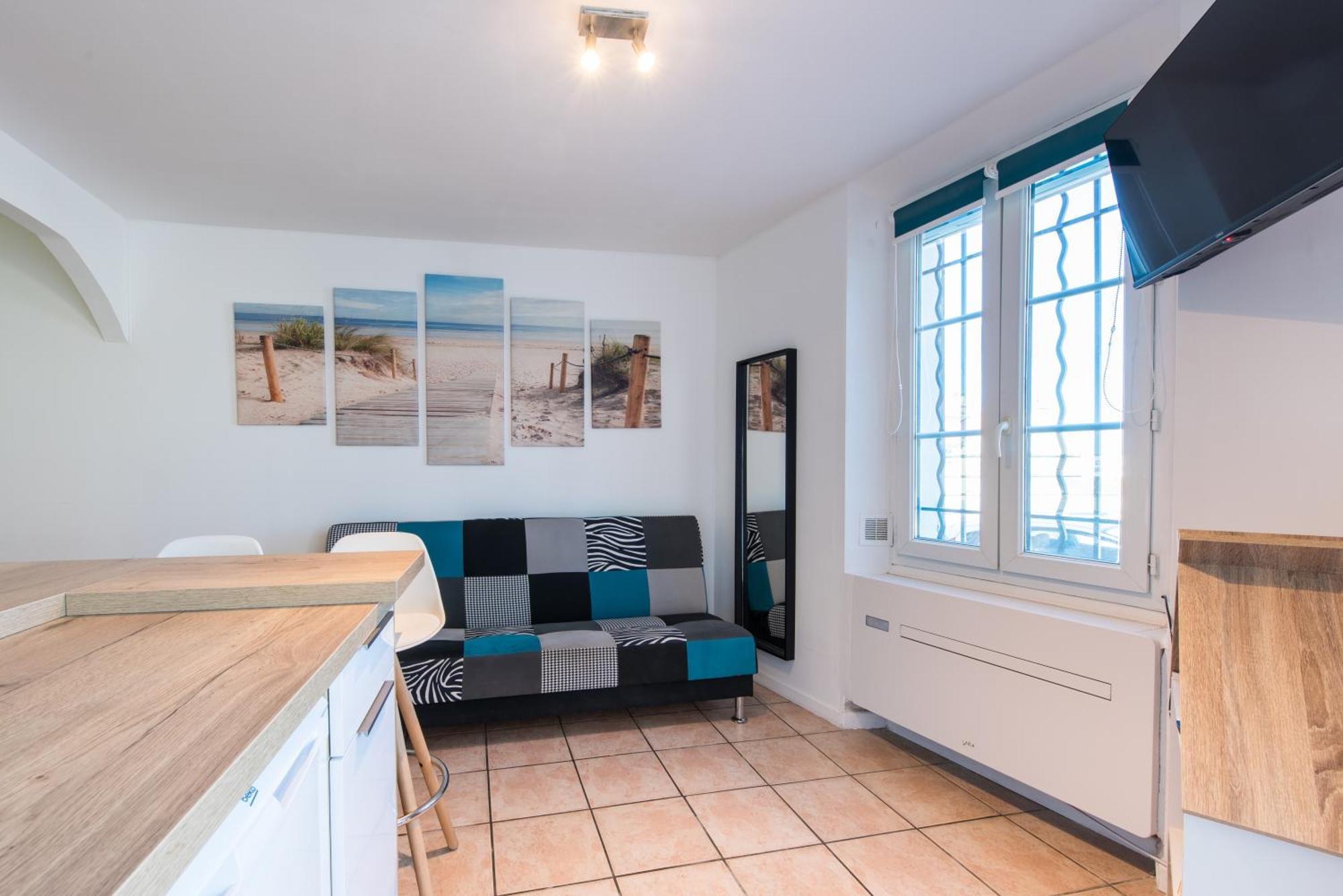 Beautiful Renovated Studio With View- Old Hyères Exteriör bild